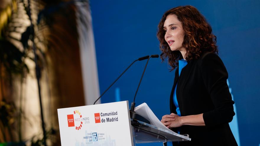 La presidenta interviniendo en el atril
