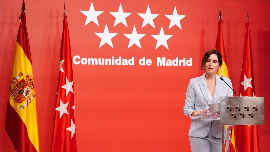 Isabel Díaz Ayuso hablando en rueda de prensa