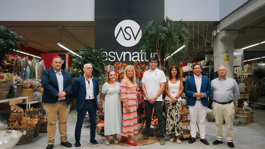 Rocío Albert visita una empresa beneficiada con incentivos a la contratación