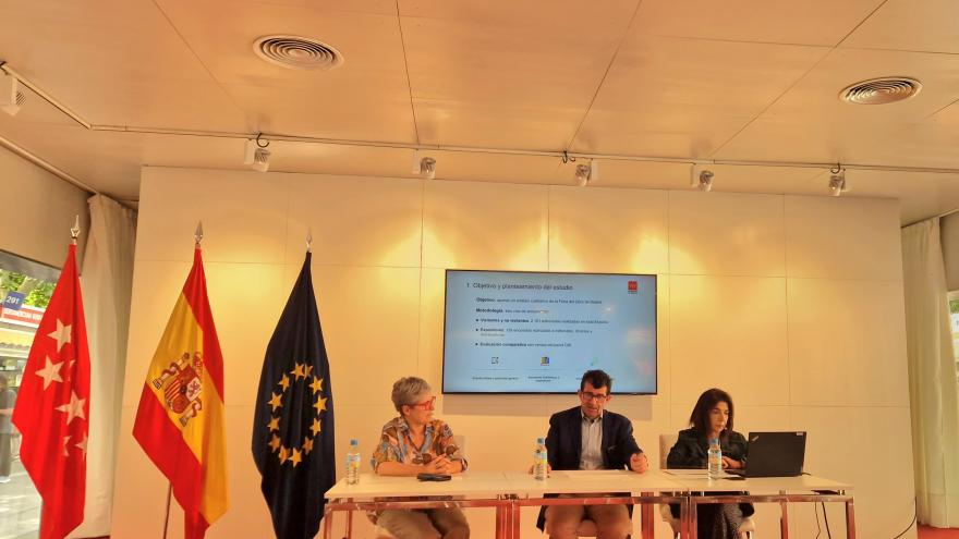 El director general Bartolomé González explica el estudio Impacto de la Feria del Libro de Madrid de 2024