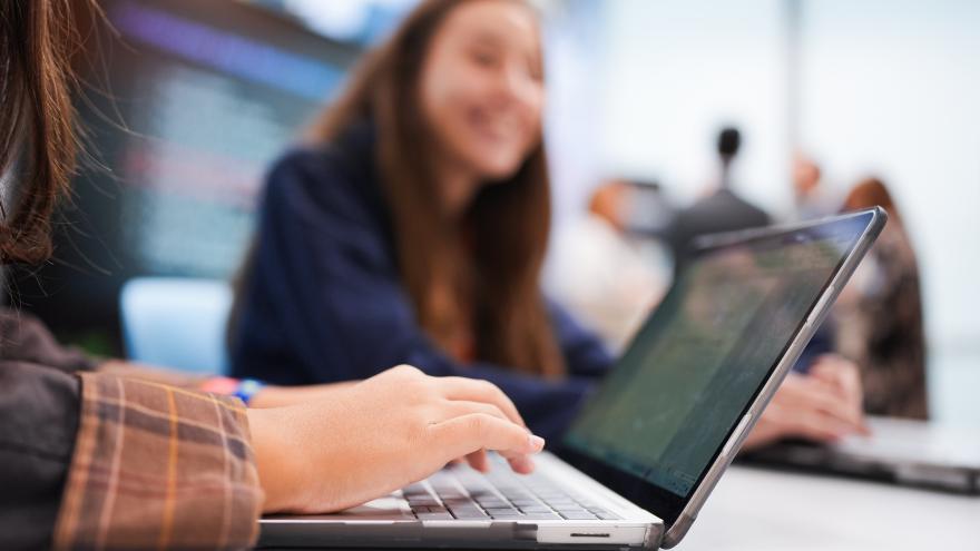 La Comunidad de Madrid aprueba 6 millones para cursos gratuitos de IA y seguridad informática a desempleados