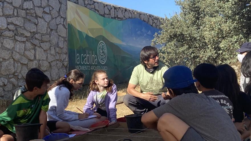 Es un proyecto de cohesión social y que quiere desarrollar la identidad del pueblo, donde se aúna naturaleza, cultura y desarrollo local, a través de Es un proyecto de cohesión social y que quiere desarrollar la identidad del pueblo