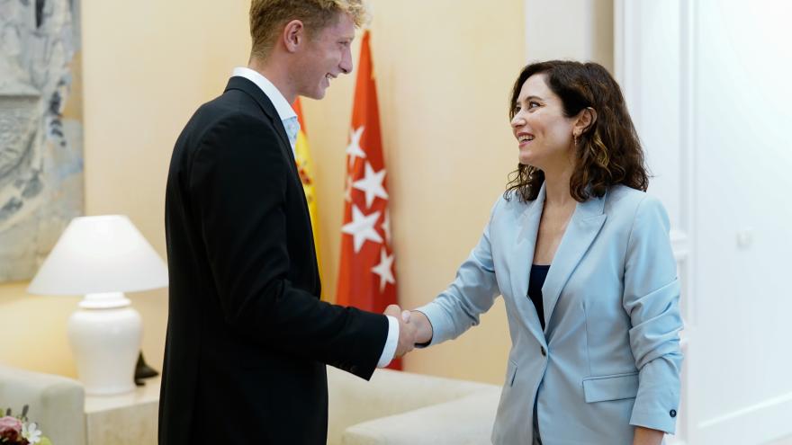 La presidenta saluda al tenista