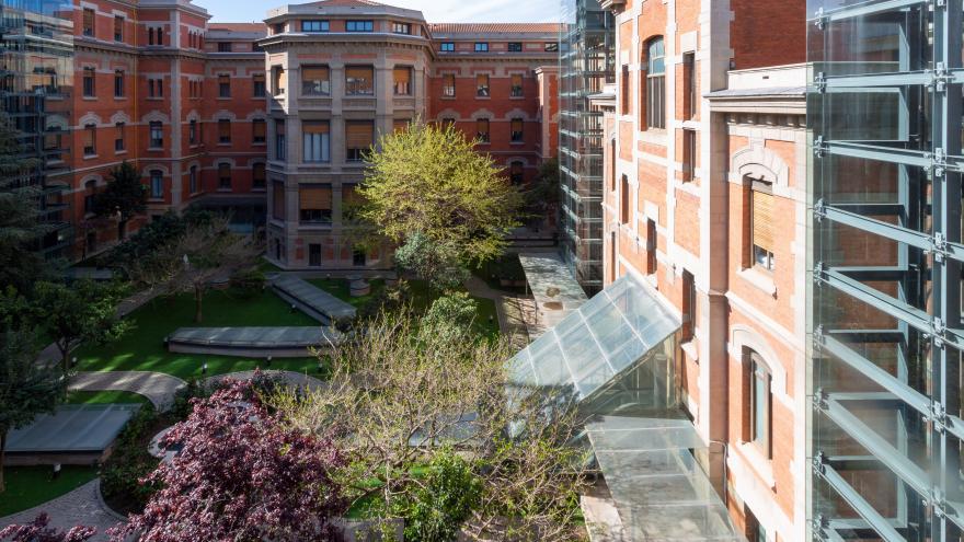 Jardín central del Hospital Santa cristina