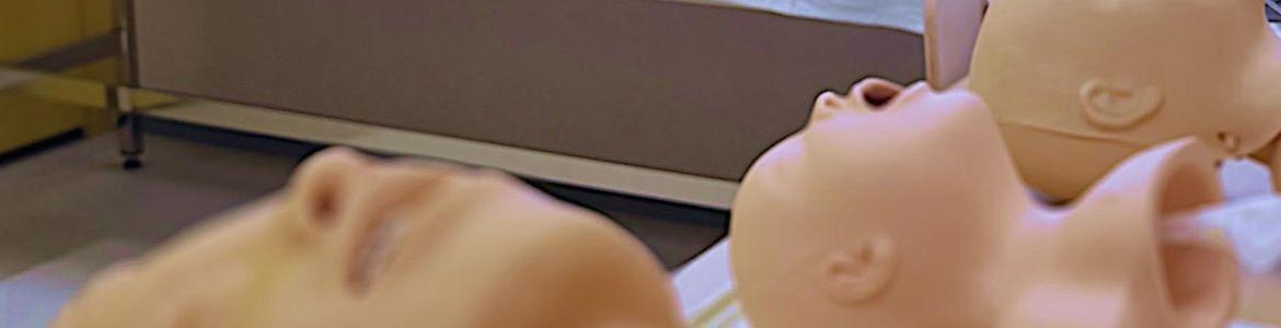 Tres modelos de cuerpos para formación simulada tumbados