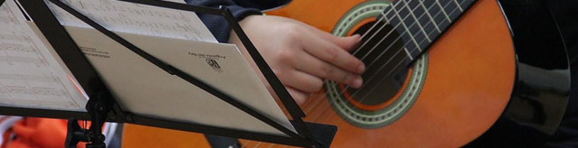 Clases de guitarra en la EMMD