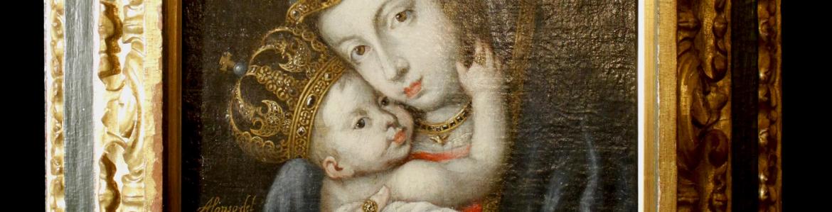 Óleo sobre lienzo representando a virgen coronada con niño enmarcados en un marco decorado