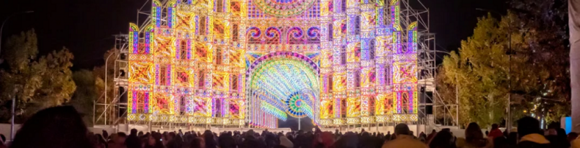 Gran entrada iluminada al Parque Mágicas Navidades