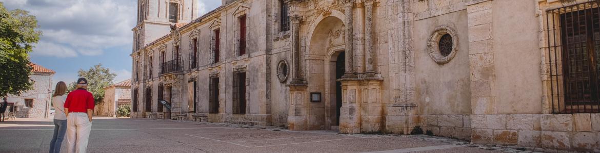 vista frontal de una iglesia
