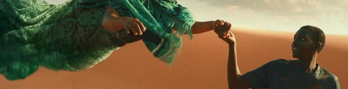 MUJER Y CHICO EN DESIERTO