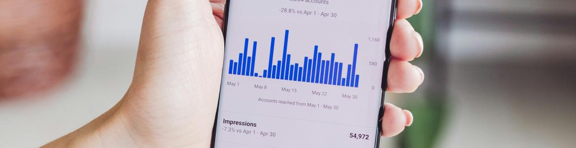 Móvil con datos estadísticos