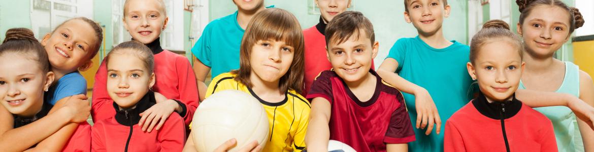 Grupo de niños sonrientes