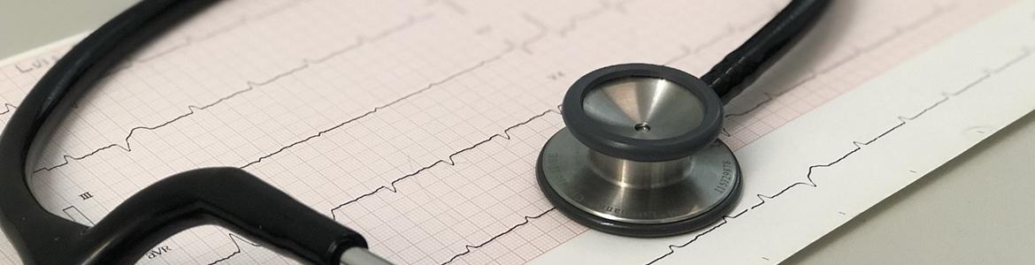 Fonendoscopio y electrocardiograma