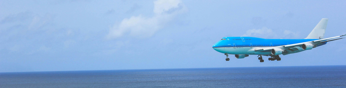 Imagen de un avión despegando