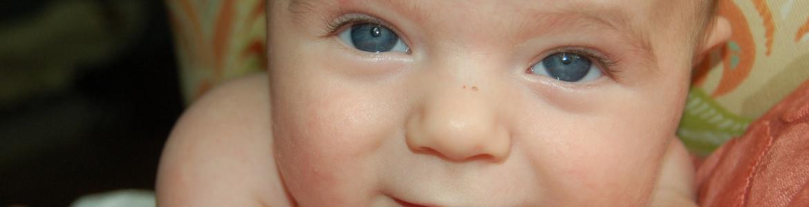 Bebe de ojos azules Bebe de ojos azules