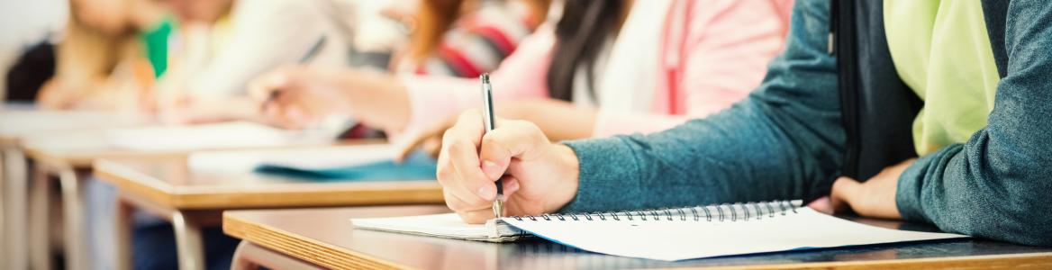 Estudiantes en clase Estudiantes en clase