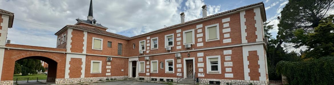 Oficina de Registro de la Finca El Encín del IMIDRA Fachada de la Oficina de Registro de la Finca El Encín del IMIDRA