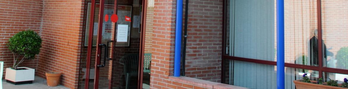 Acceso al Centro de Mayores y de Día Fuenlabrada