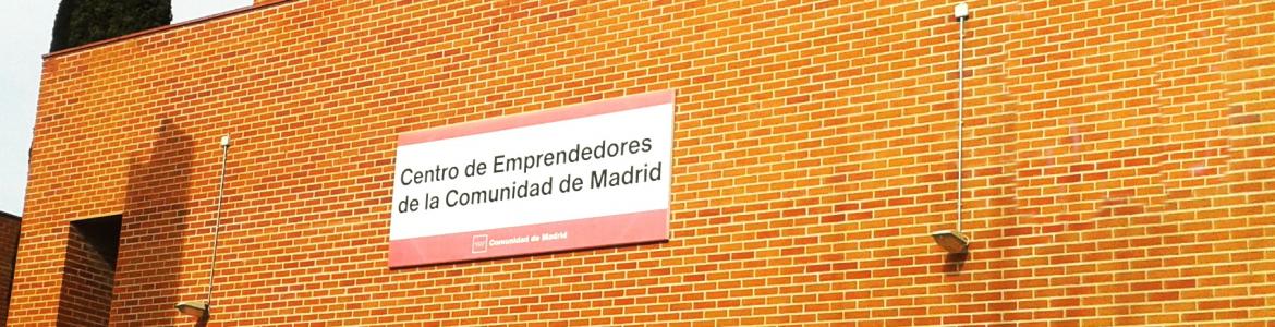 Fachada en ladrillo del edificio del Centro de Emprendedores