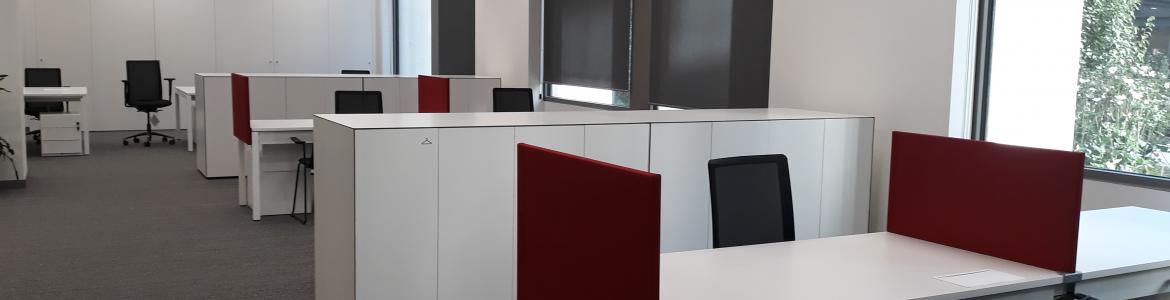 Centro de Emprendedores en Madrid Varios puestos con mesa y sillas para atender a emprendedores