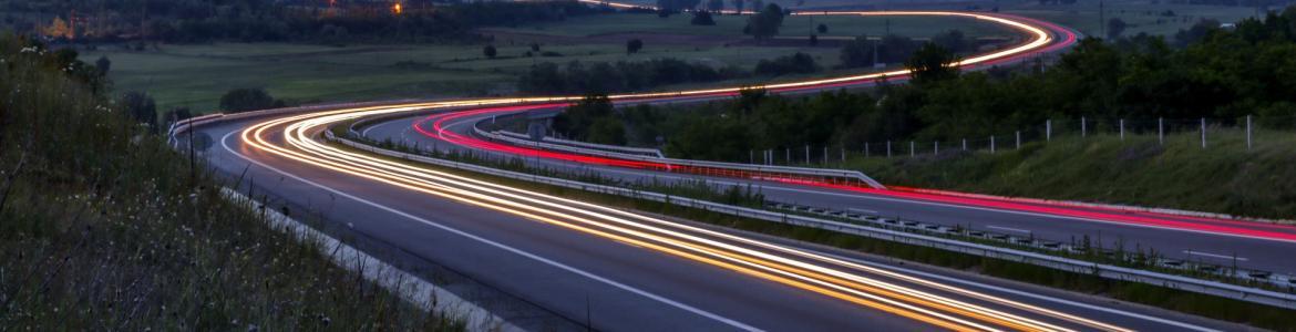 Carretera con luces