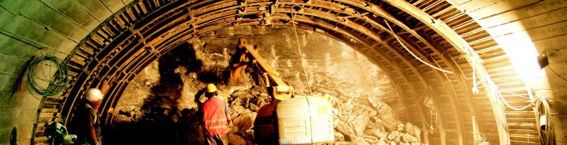 Ejecución de excavación con bóveda hormigonada Ejecución de excavación con bóveda hormigonada del método tradicional de Madrid
