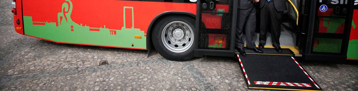 Autobús urbano de Valdemoro con rampa para acceso de silla de ruedas