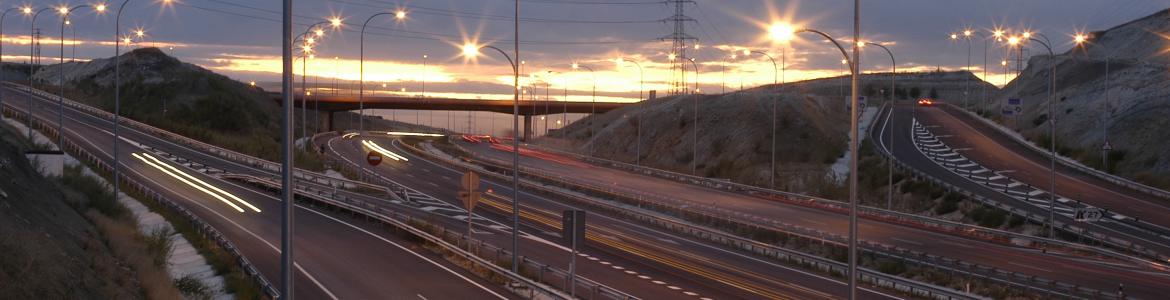 Imagen de la carretera M.45 al atardecer