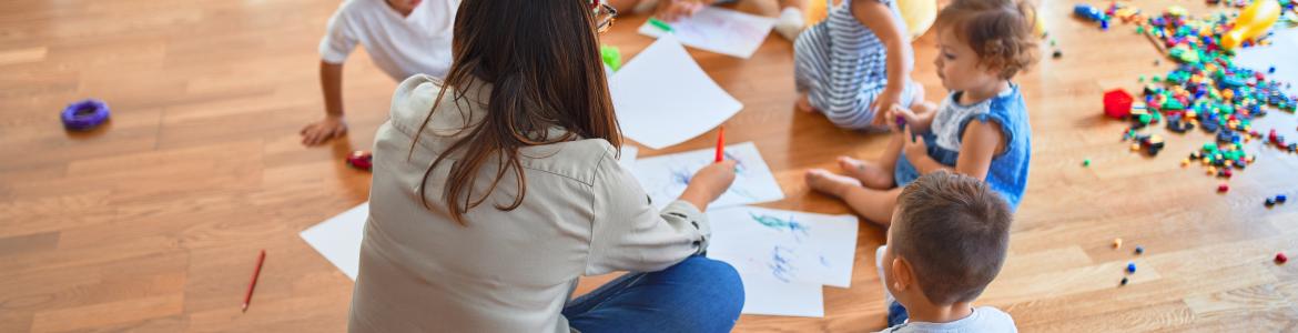 Escuelas Infantiles públicas Unos niños en un salón de clases