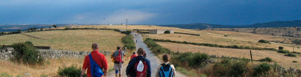 Peregrinos en el Camino de Santiago entre Tres Cantos y Colmenar Viejo