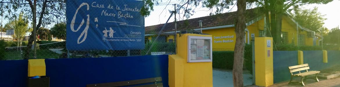Edificio de la casa de juventud de Nuevo Baztan
