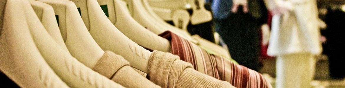 Perchas con ropa