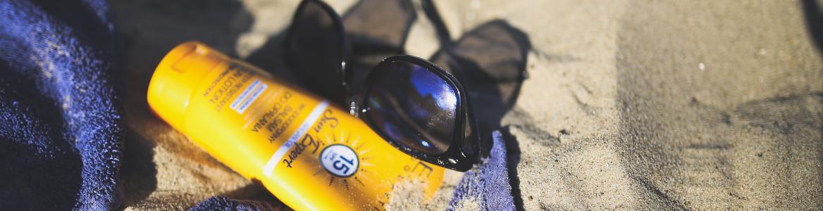 Gafas de sol y cremas