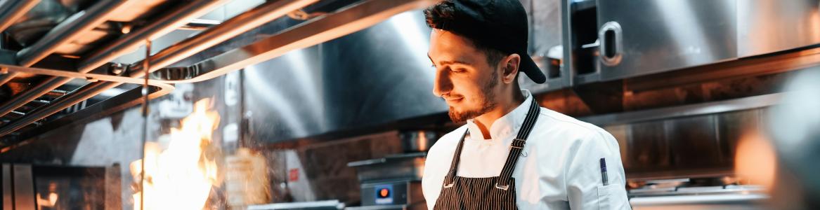 Charlas informativas sobre riesgos laborales en el sector de hostelería y restauración Imagen cocina hostelería