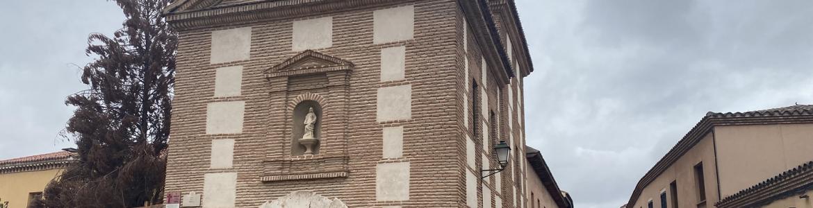 Ermita de Santa Lucía. Alcalá de Henares. Vista de la ermita de Santa Lucía, principalmente se aprecia la fachada