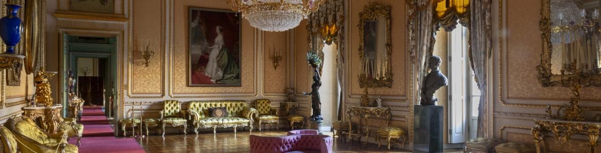 interior salón palacio