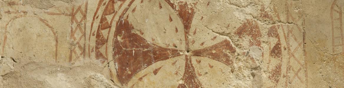 Pintura mural, muralla con cruz de consagración de la iglesia parroquial de Santo Domingo de Silos en Prádena del Rincón  la iglesia parroquial de Santo Domingo de Silos en Prádena del Rincón