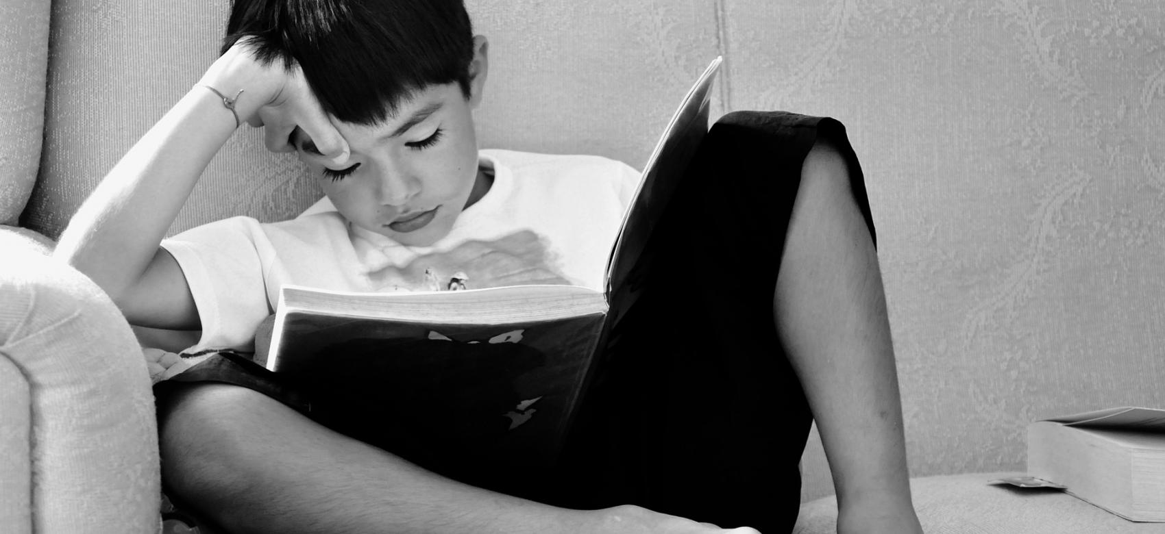 Niños estudiando
