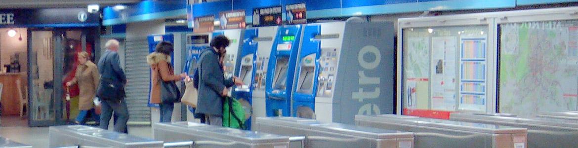 Dónde comprar los títulos para viajar en Metro Imagen de vestíbulo del intercambiador de Moncloa