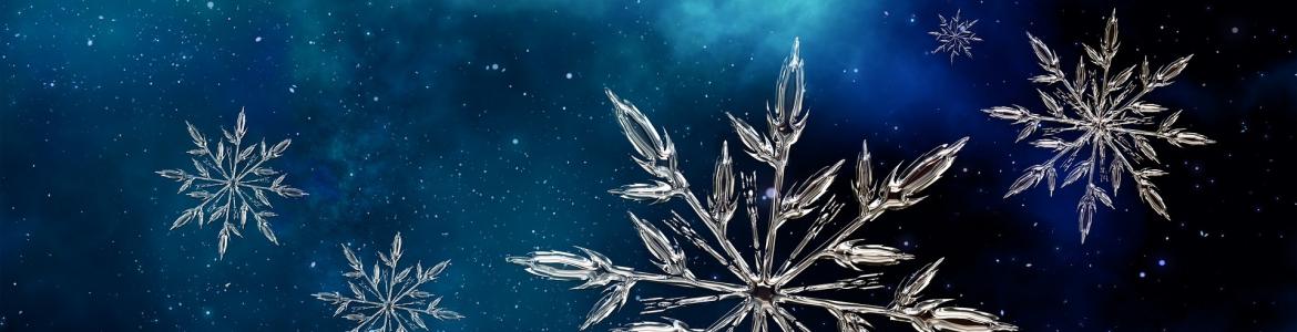 Imagen de unos copos de nieve sobre fondo azul