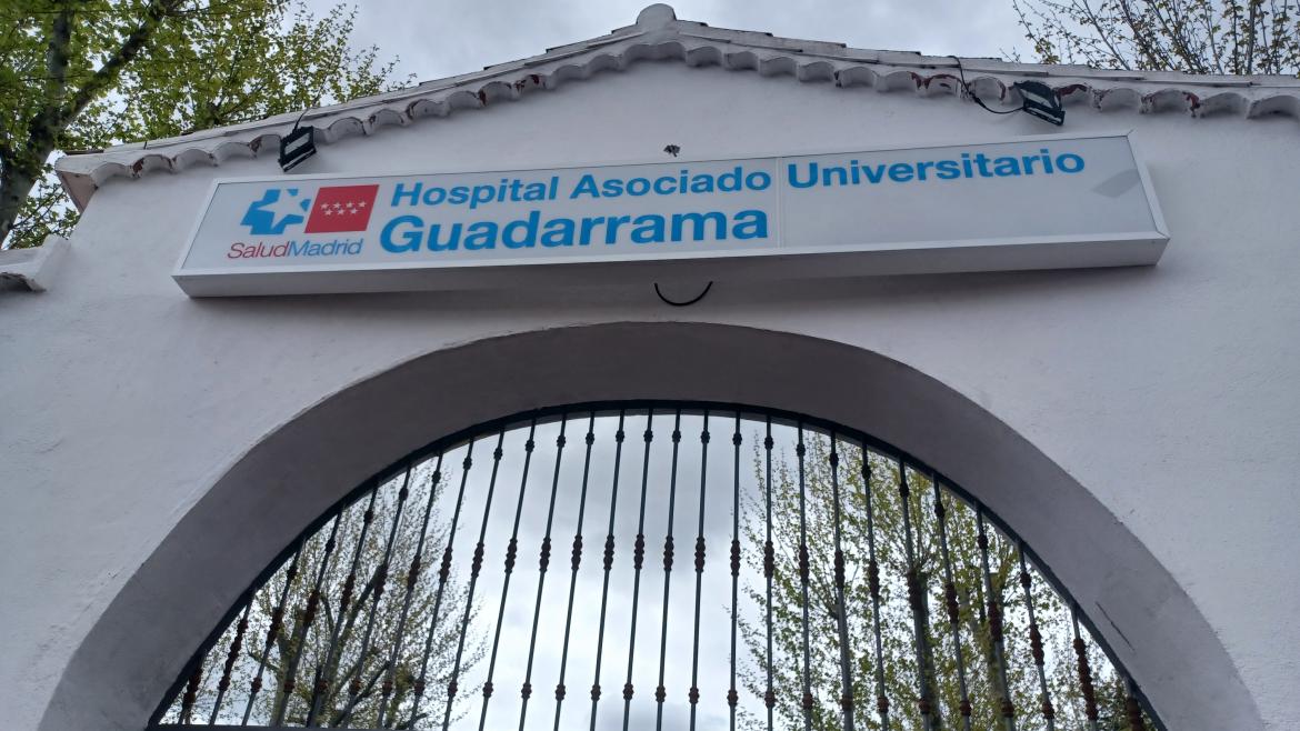 Fachada principal del Hospital Asociado Universitario Guadarrama