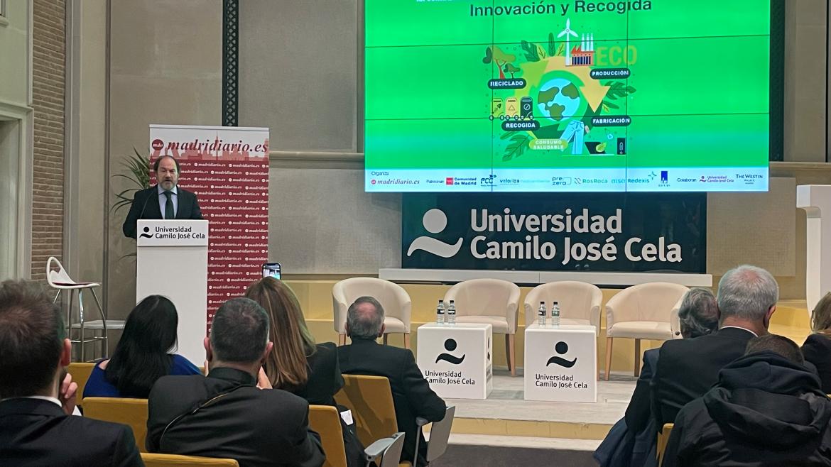 La Comunidad de Madrid impulsará cerca de 150 proyectos en materia de economía circular y aprovechamiento de recursos naturales El viceconsejero Mariano González durante el acto