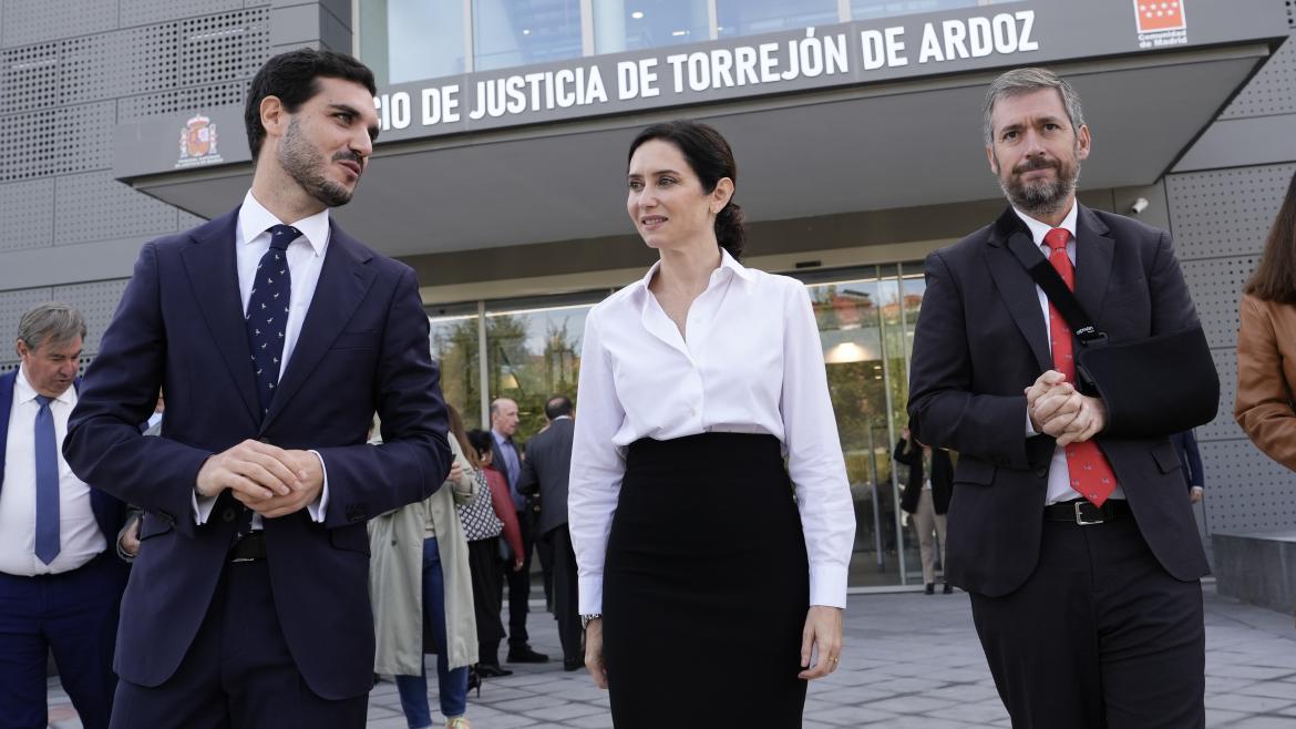 Díaz Ayuso inaugura el Palacio de Justicia de Torrejón de Ardoz que atiende a más de 230.000 personas de once municipios  La presidenta Isabel Díaz Ayuso