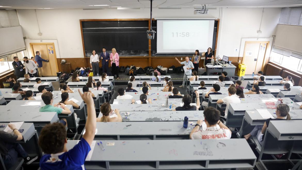 La Comunidad de Madrid comienza con normalidad las Pruebas de Acceso a la Universidad con cerca de 40.000 alumnos El consejero de Educación