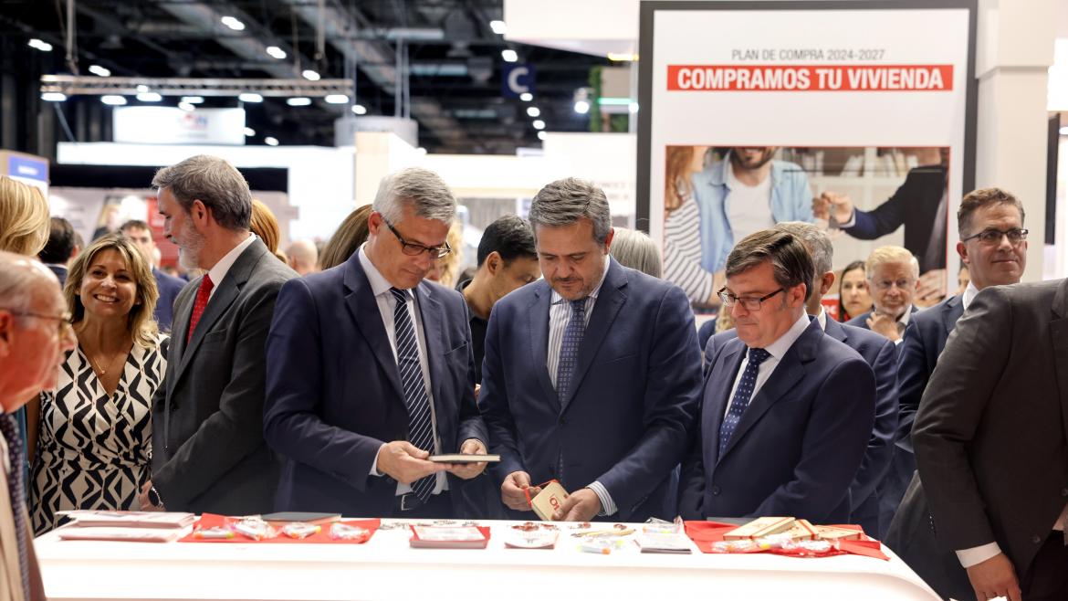 La Comunidad de Madrid presenta en el Salón Inmobiliario SIMA las políticas que han posicionado a la región como referente en vivienda protegida El consejero Rodrigo