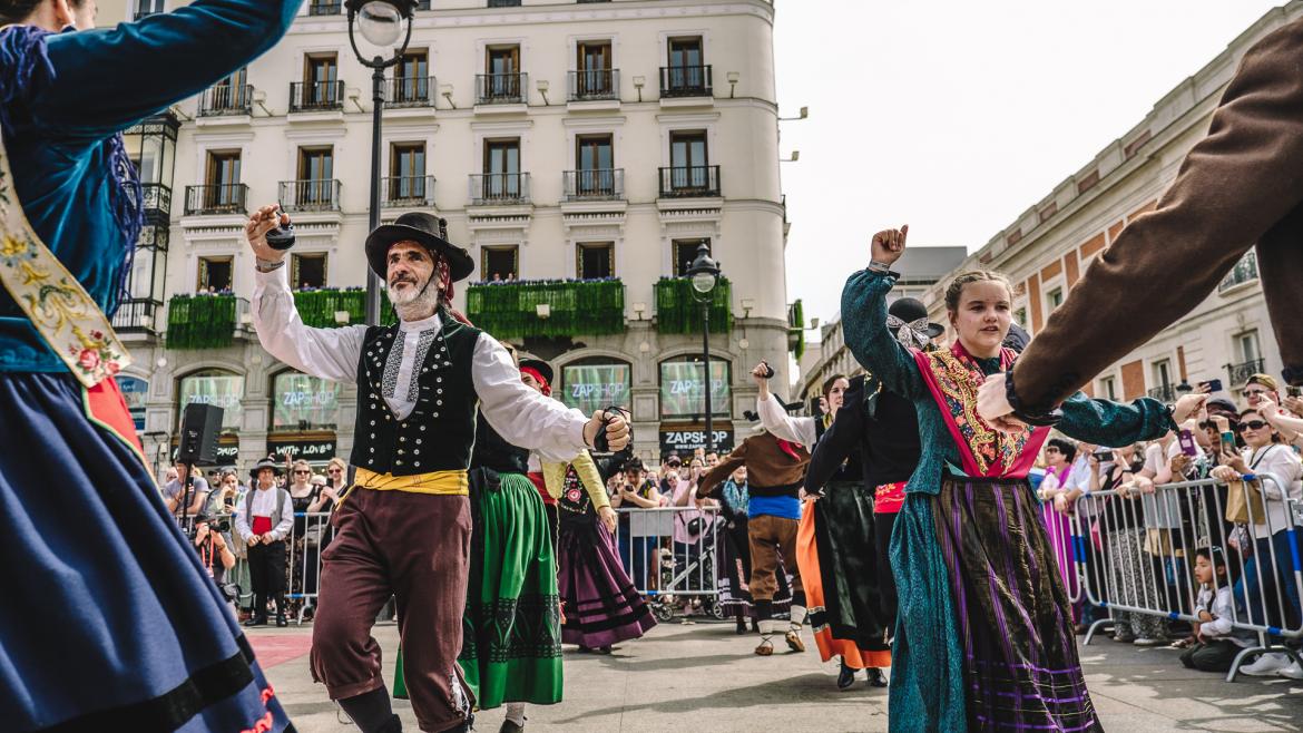 Unos bailarines en la calle
