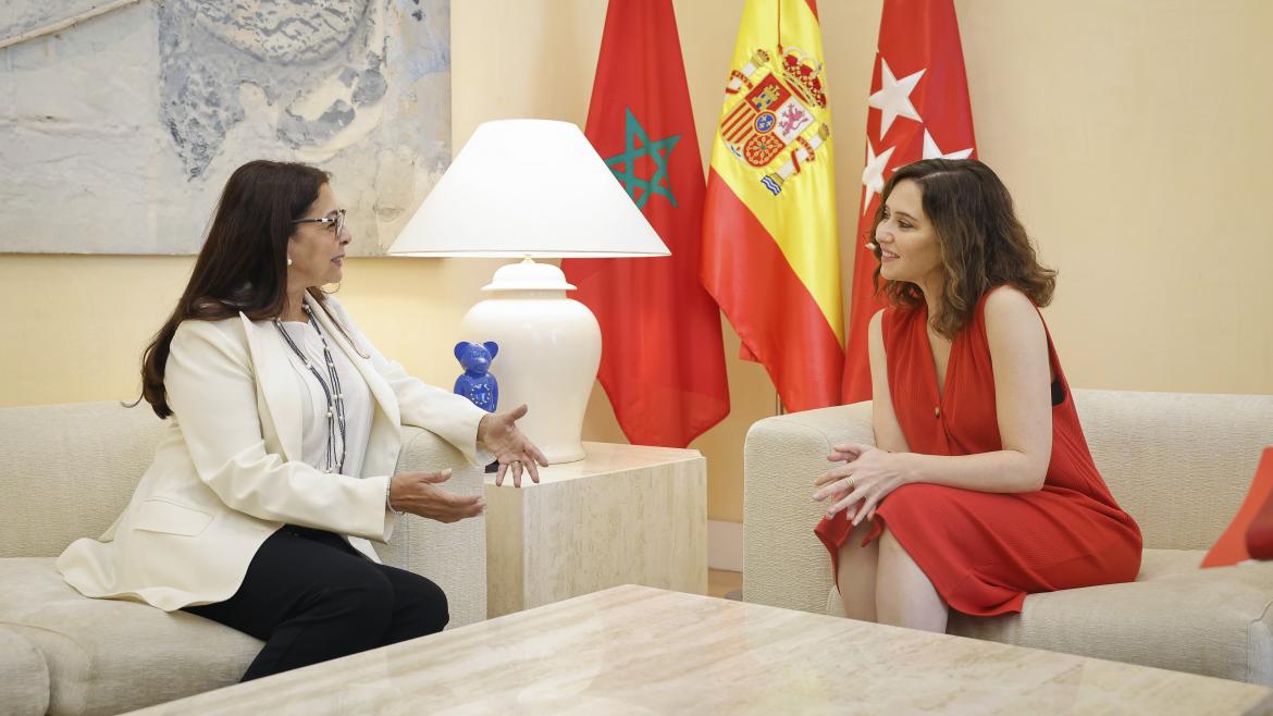 La presidenta conversando con la embajadora de Marruecos