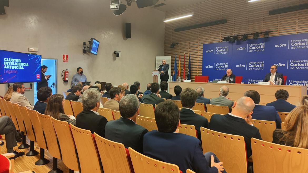 La Comunidad de Madrid establece en Leganés el clúster para el desarrollo y aplicación de la Inteligencia Artificial El consejero de Digitalización, Carlos Izquierdo, durante su intervención