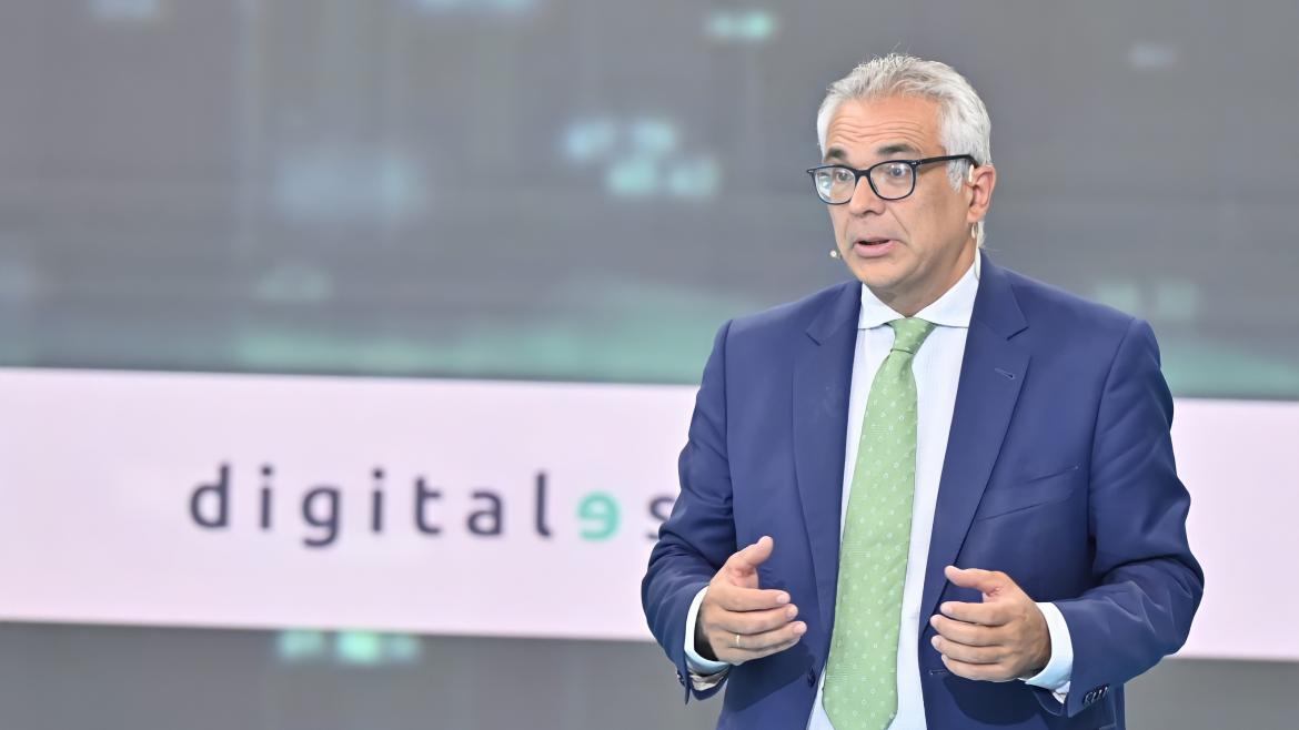 La Comunidad de Madrid potencia la capacitación digital de los jóvenes para atraer y consolidar talento en nuevas tecnologías El consejero Carlos Izquierdo durante su intervención
