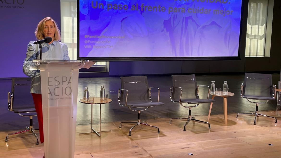 La consejera de Política Social, Concepción Dancausa, clausura un acto sobre este colectivo organizado por la Fundación Telefónica La consejera durante su intervención en el atril